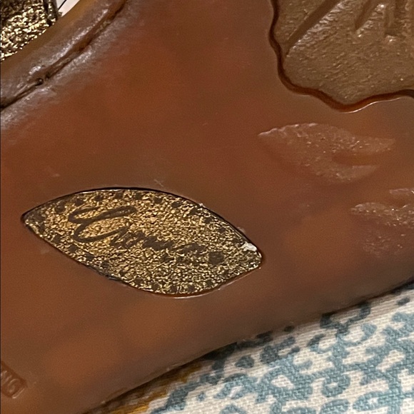 Crown by Born Women's Metallic Gladiator Sandals size 9 - Picture 9 of 11